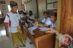 TPS Warga "Kolok" Bengkala Gunakan Bahasa Isyarat