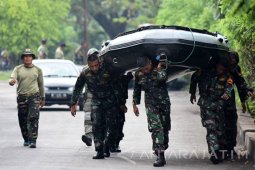 Praktek Pasukan Taruna AAL