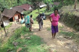 11 Warga Bojonegoro Mengungsi Akibat Tanah Retak