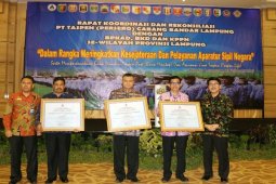 Pemprov Lampung Menerima Penghargaan Taspen