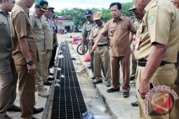 BUPATI TAPIN MEMANTAU KONDISI KEBERSIHAN