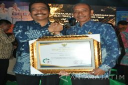 Bupati Gresik Terpilih Pembina K3 Terbaik Jatim