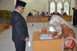 Rektor Unja Lantik Lima Dekan Baru