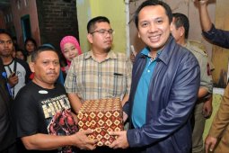 Ridho Ficardo Tinjau dan Bantu Korban Banjir Bandarlampung