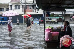 Dinsos DKI Distribusikan Bantuan Untuk Korban Banjir