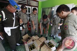 Satpol Temukan 1.056 Botol Miras Di Sebuah Indekos