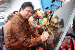 Airlangga Hartarto minta industri otomotif tambah kontribusi ekonomi