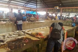 Pedagang Ikan Rangga Sentap Keluhkan Pembeli Sepi