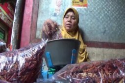 Warga Ngawi Beralih Konsumsi Cabai Kering Impor