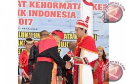 Presiden Jokowi terima gelar adat kehormatan Maluku
