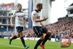 Babak pertama, Tottenham gunduli Stoke 4-0 berkat hattrick Kane