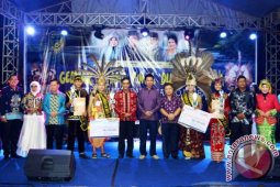 Nadya dan Teguh Duta Pariwisata Barut 2017