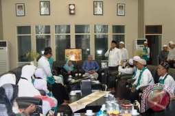 Bupati Latif Umrahkan 53 Orang Masyarakat HST