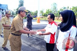 PENYERAHAN SURAT KONTRAK PEMUDA SARJANA PENGGERAK