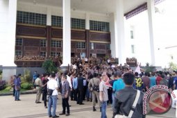 Ratusan Warga Demo Penutupan Jalan Angkutan Batubara