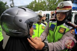 Operasi Simpatik di Lhokseumawe bagi helm gratis