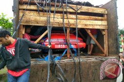 Polisi Amankan Truk Pembawa Mobil Ilegal Malaysia