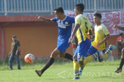 Persegres Kalahkan PMU