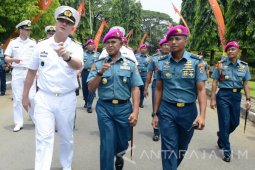 Kasal Belanda Kunjungi Markas Korps Marinir