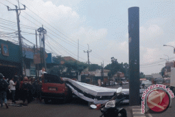Penyangga Reklame Roboh Bekasi Tidak Kokoh