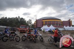 Puluhan Peserta MXGP Uji Coba Lintasan