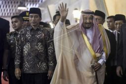 Raja Salman Hadiahi Pengurus Istiqlal Kain Kiswah