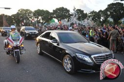 Ribuan warga Bali sambut kedatangan Raja Salman