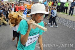 Demo Peternak Akibat Anjloknya Harga Telur