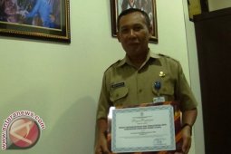 Disdukcapil Penajam Raih Penghargaan Pelayanan Publik Terbaik