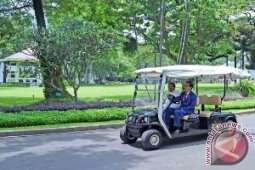 Jokowi Setiri "Golf Car" Sirisena di Istana