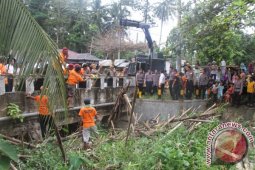 Jembatan Roboh Akibat Sampah Banjir