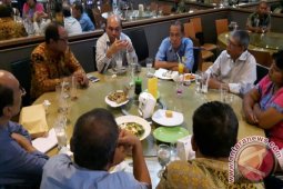 Perkenalan Komisaris dan Direksi TPL