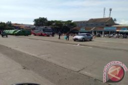 Angkot Demo Terminal Leuwi Panjang Sepi