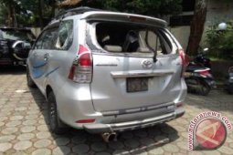 Sejumlah Oknum Sopir Angkot Aniaya Satu Keluaraga