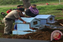 Pembongkaran Sisa Makam Berjalan Kondusif