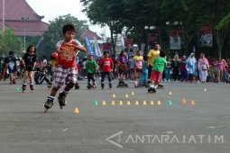 Berlatih Sepatu Roda