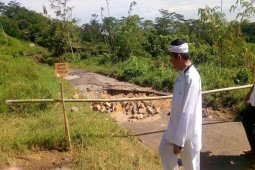 Bupati Purwakarta Tinjau Lokasi Jalan Amblas