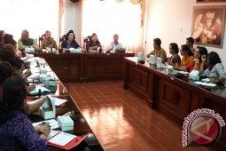 PKK Bali Usulkan "Perarem" Busana ke Pura