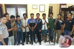 Warga Serahkan 8 Senjata Rakitan ke Polisi Jelai Sukamara