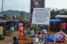 Walaupun Dilarang  Pedagang Masih Tetap Bertahan