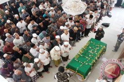 "Jangan Gunakan Uang Tuhan", Pesan Almarhum KH Hasyim Muzadi