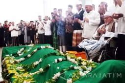 KH Hasyim Muzadi, tak Lelah Pikirkan Umat-Bangsa