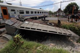 Kecelakaan Truk di Perlintasan KA