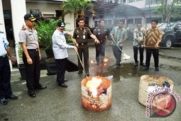 Kejari Paser Musnahkan Barang Bukti