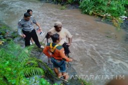 Seorang Pelajar Jember Hilang Terseret Arus Selokan