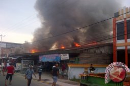 Kebakaran hebat di Kualatungkal hanguskan 14 unit bangunan