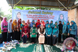 KUNJUNGAN PKK PROVINSI DAN PKK PUSAT