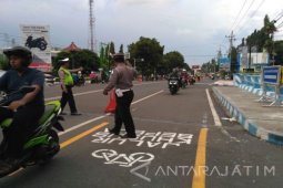 Satlantas-Dishub Situbondo Lakukan Kanalisasi Jalan KTL