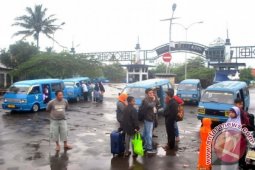 Ini Alasan Sopir Angkot Laladon Tidak Beroperasi