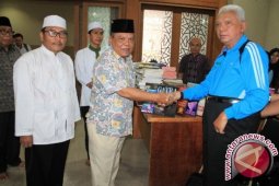 Gubernur Kaltim Wakafkan Ratusan Buku Untuk Islamic Center